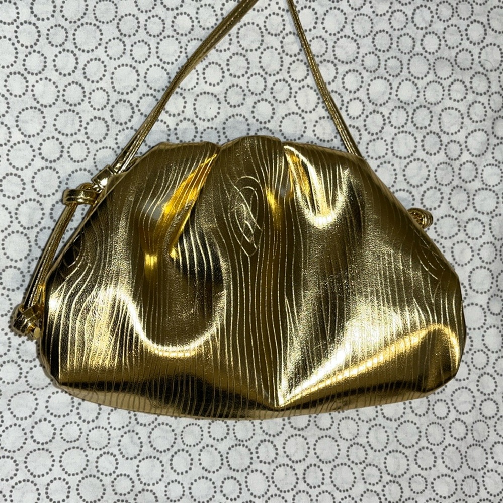 Gold cutch. Excellent condition. Worn once.